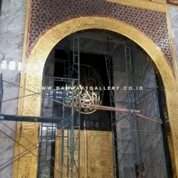 Mihrab Masjid Kuningan Mewah